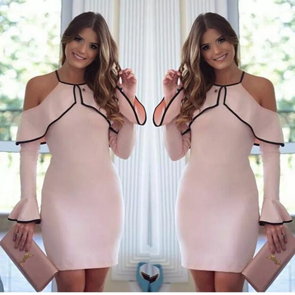 👄Gorgeous BodyCon, Cold Shoulder Dress - Picture 4 of 5